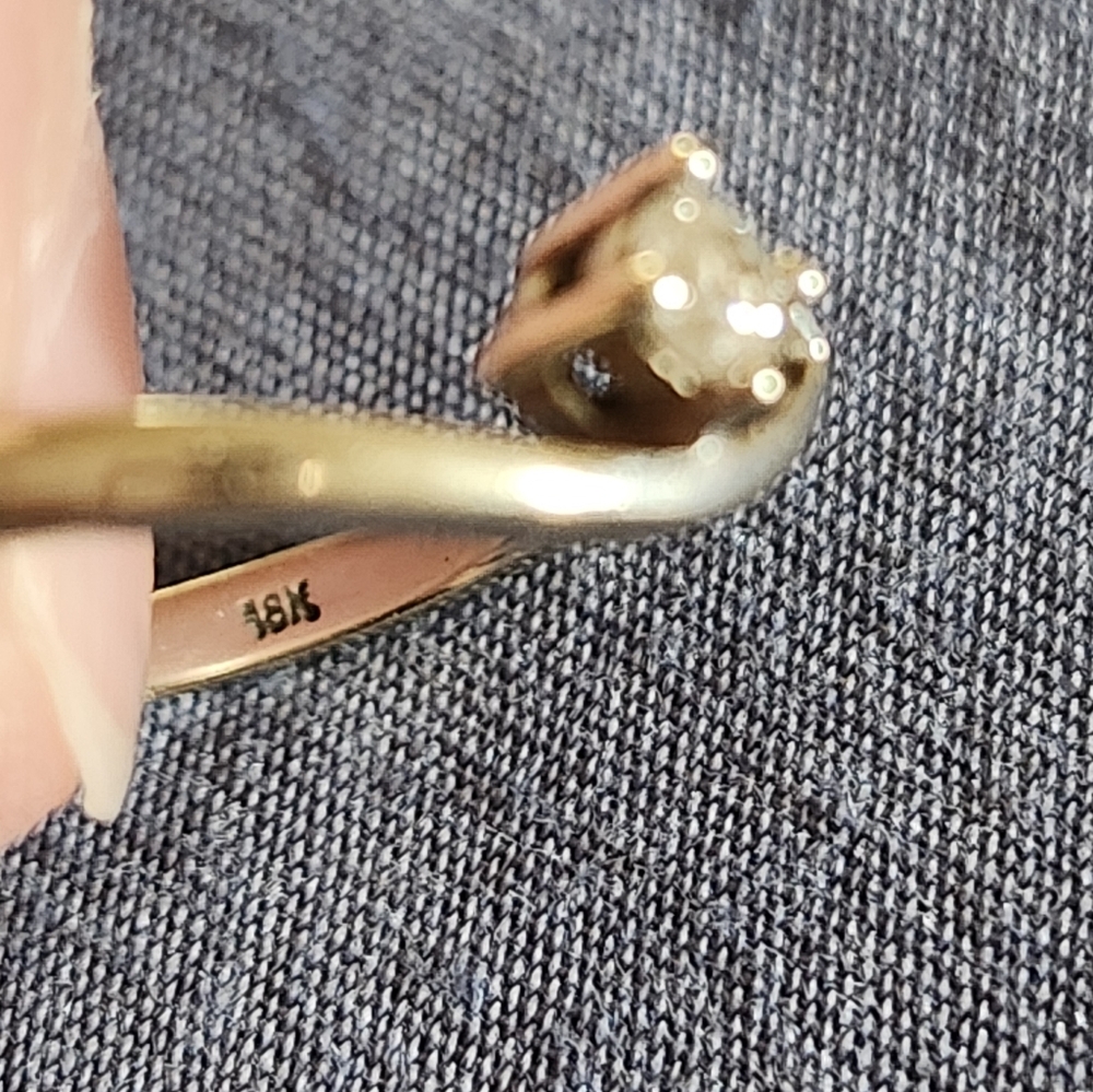 18K Gold Diamond Ring - Picture 3 of 5